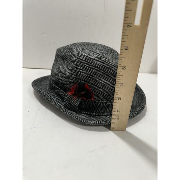 Capas Headwear Tweed Black White Gray Godfather Hat 7 1/8 Red Feather Gorgeous - Picture 11 of 11